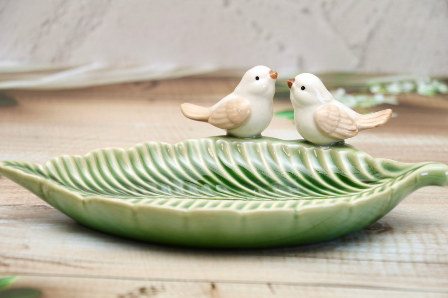 'Bird on a Leaf' Ceramic Dish - Green 1