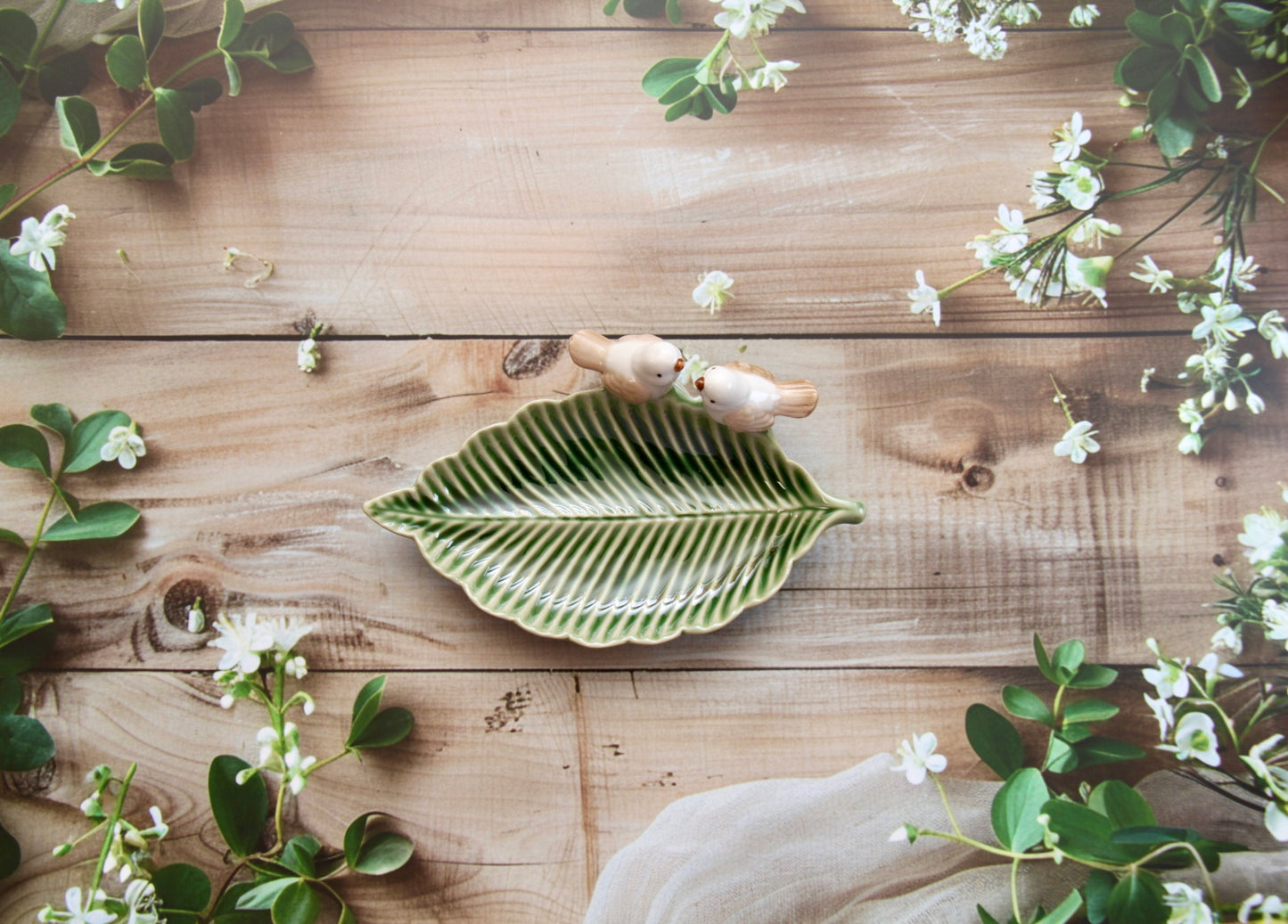 'Bird on a Leaf' Ceramic Dish - Green 1