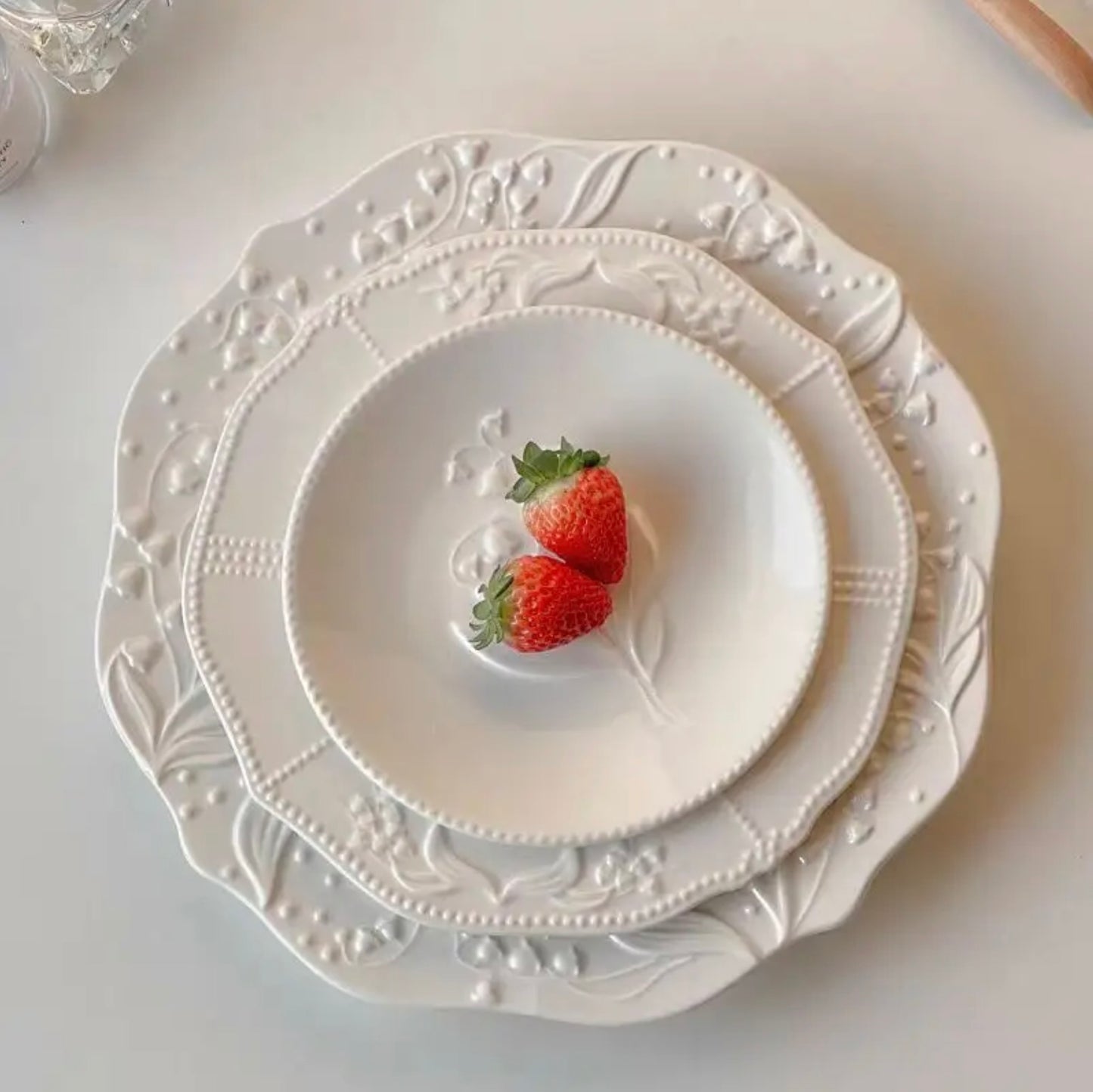 'Bella' White Ceramic Dinner Plate, Large