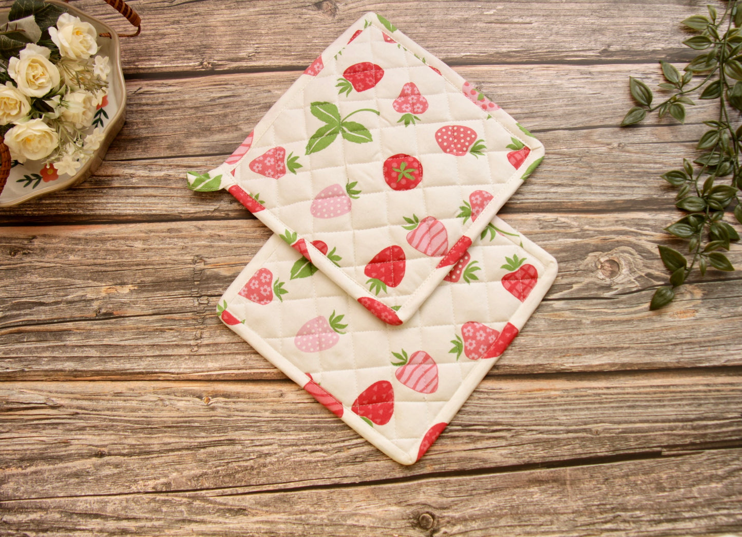 'Strawberry' Pot Holder Set of 2