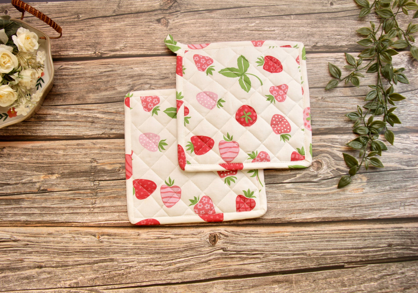 'Strawberry' Pot Holder Set of 2