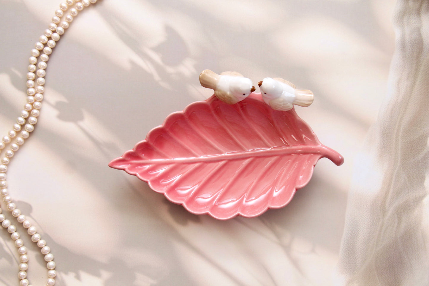 'Bird on a Leaf' Ceramic Dish - Pink 1
