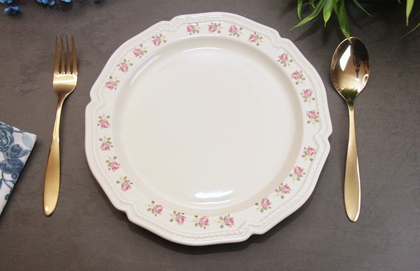 'Rosebud' Ceramic Dinner Plate