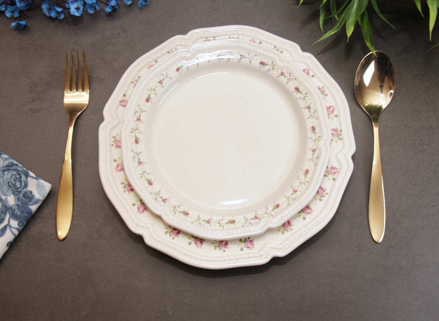 'Rosebud' Ceramic Dinner Plate