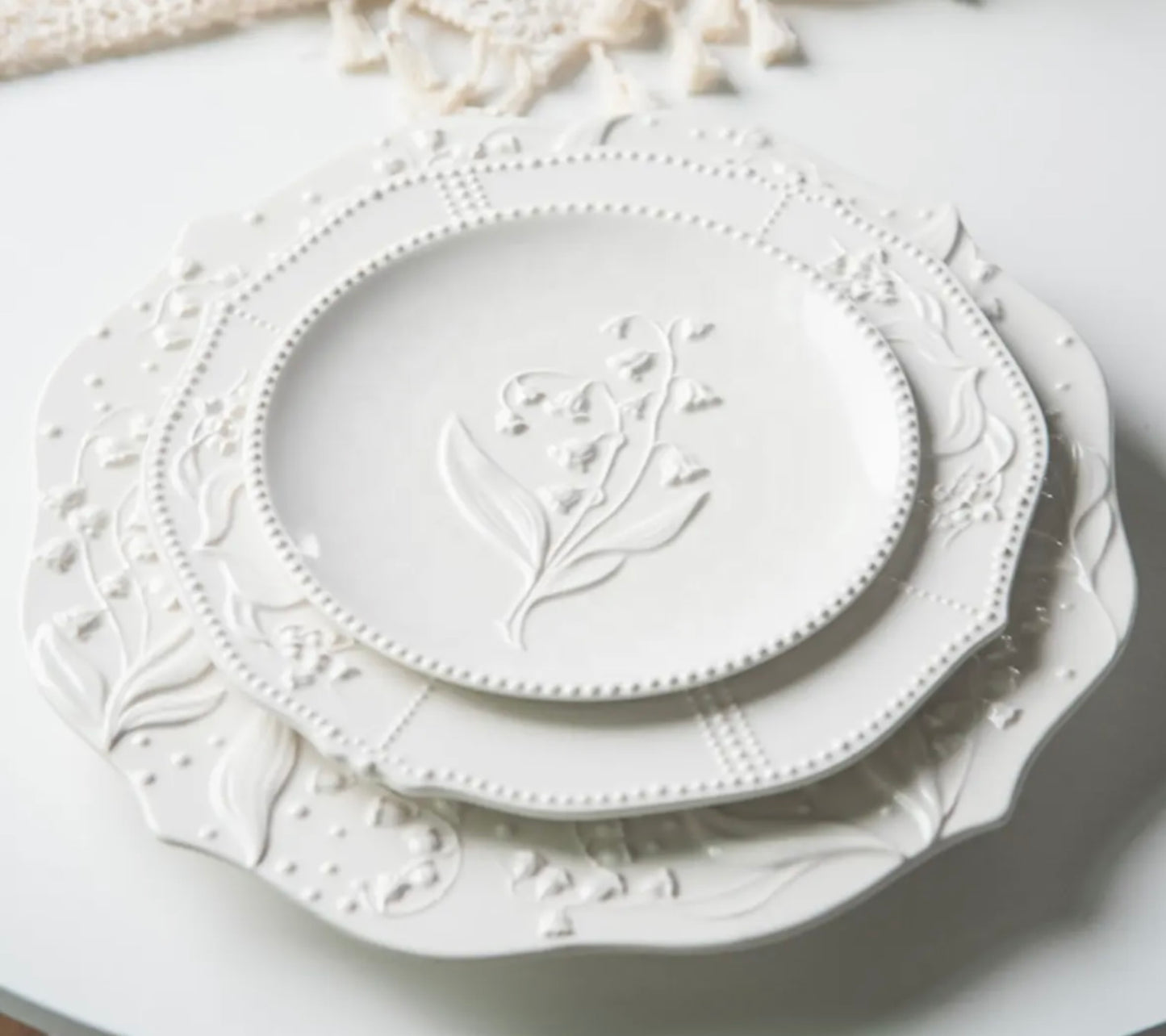 'Bella' White Ceramic Dessert Plate, Medium