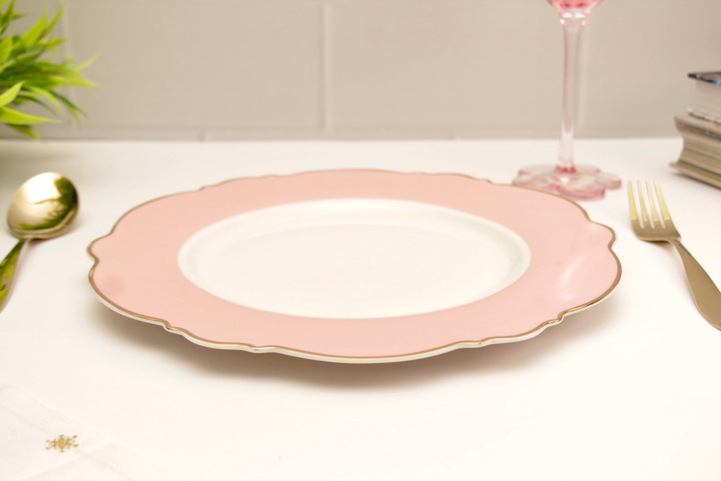 'Alice' Ceramic Dinner plate - Pink