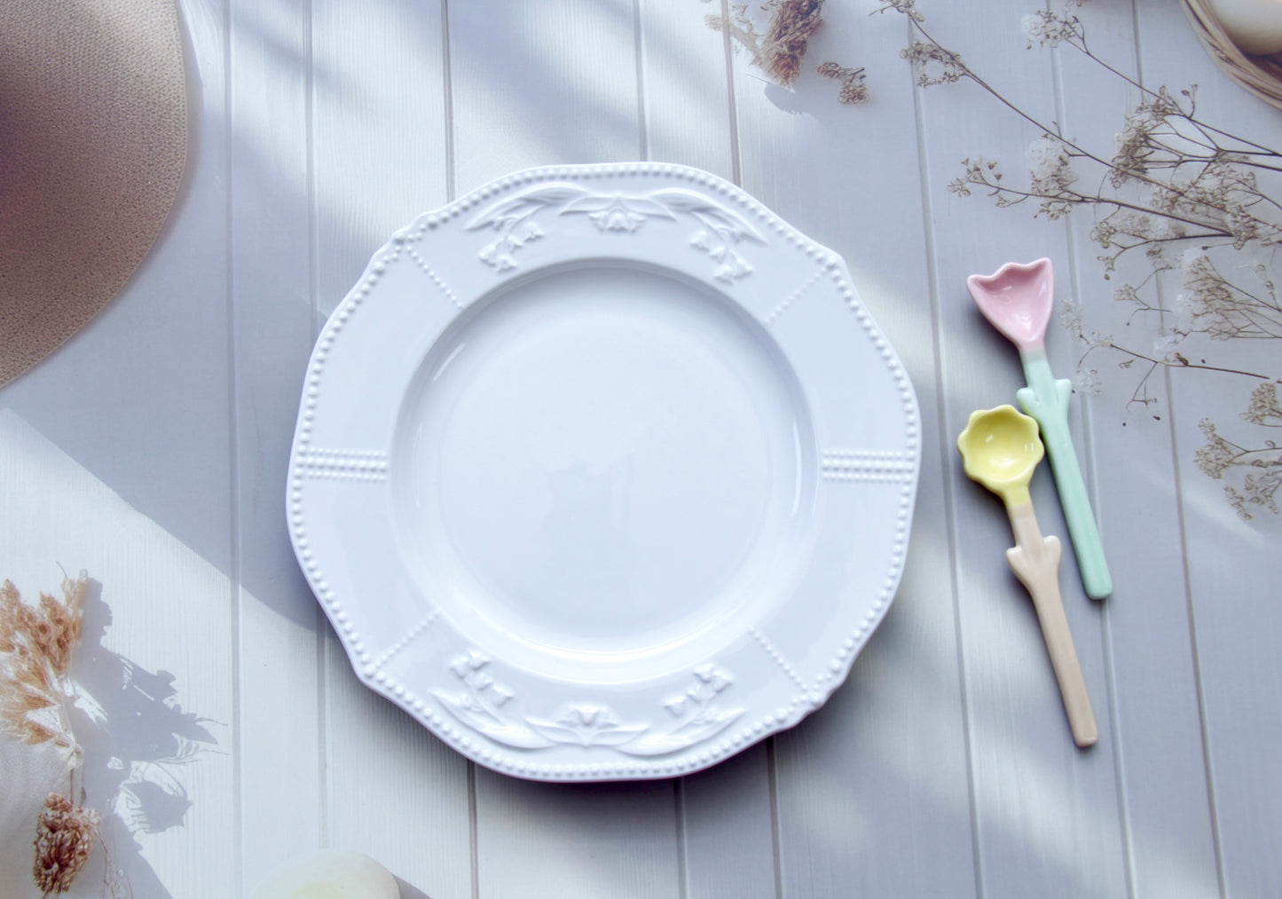 'Bella' White Ceramic Dessert Plate, Medium
