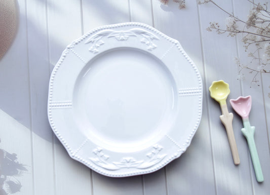 'Bella' White Ceramic Dessert Plate, Medium