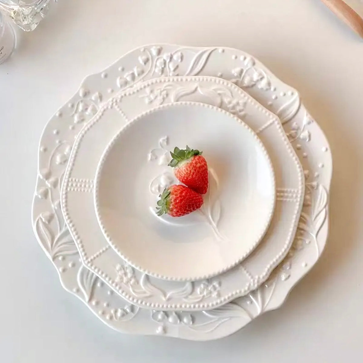 'Bella' White Ceramic Dinner Plate, Large