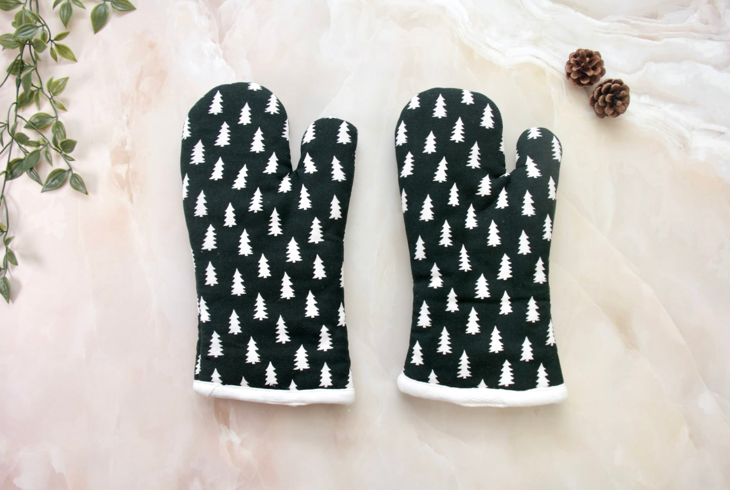 'Pine Trees' Oven Mittens Set of 2