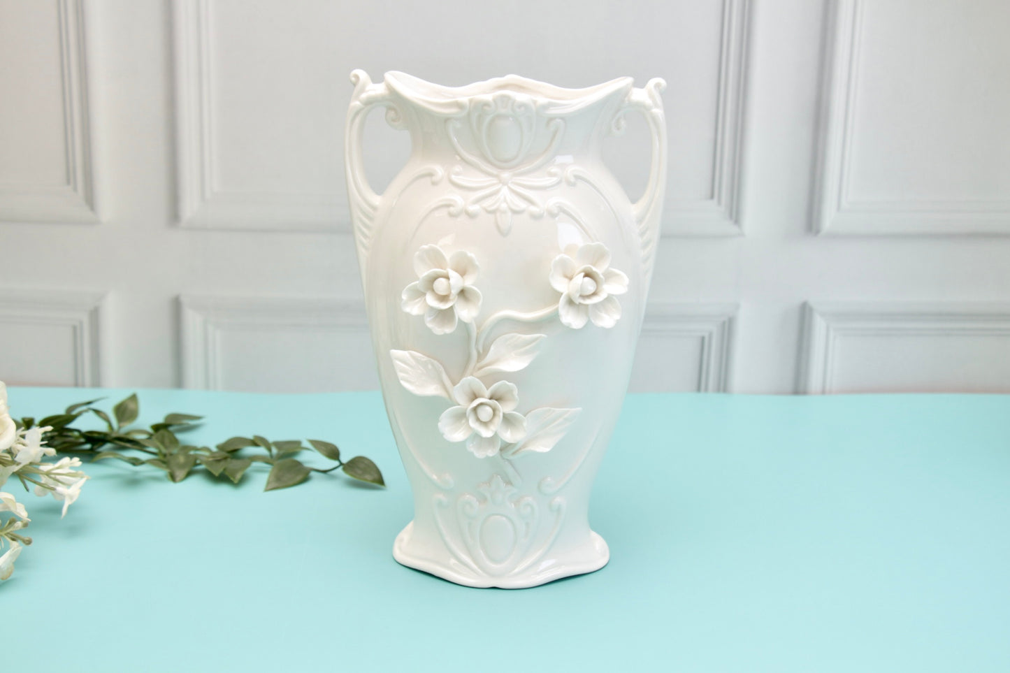 'Daisy' White Ceramic Vase