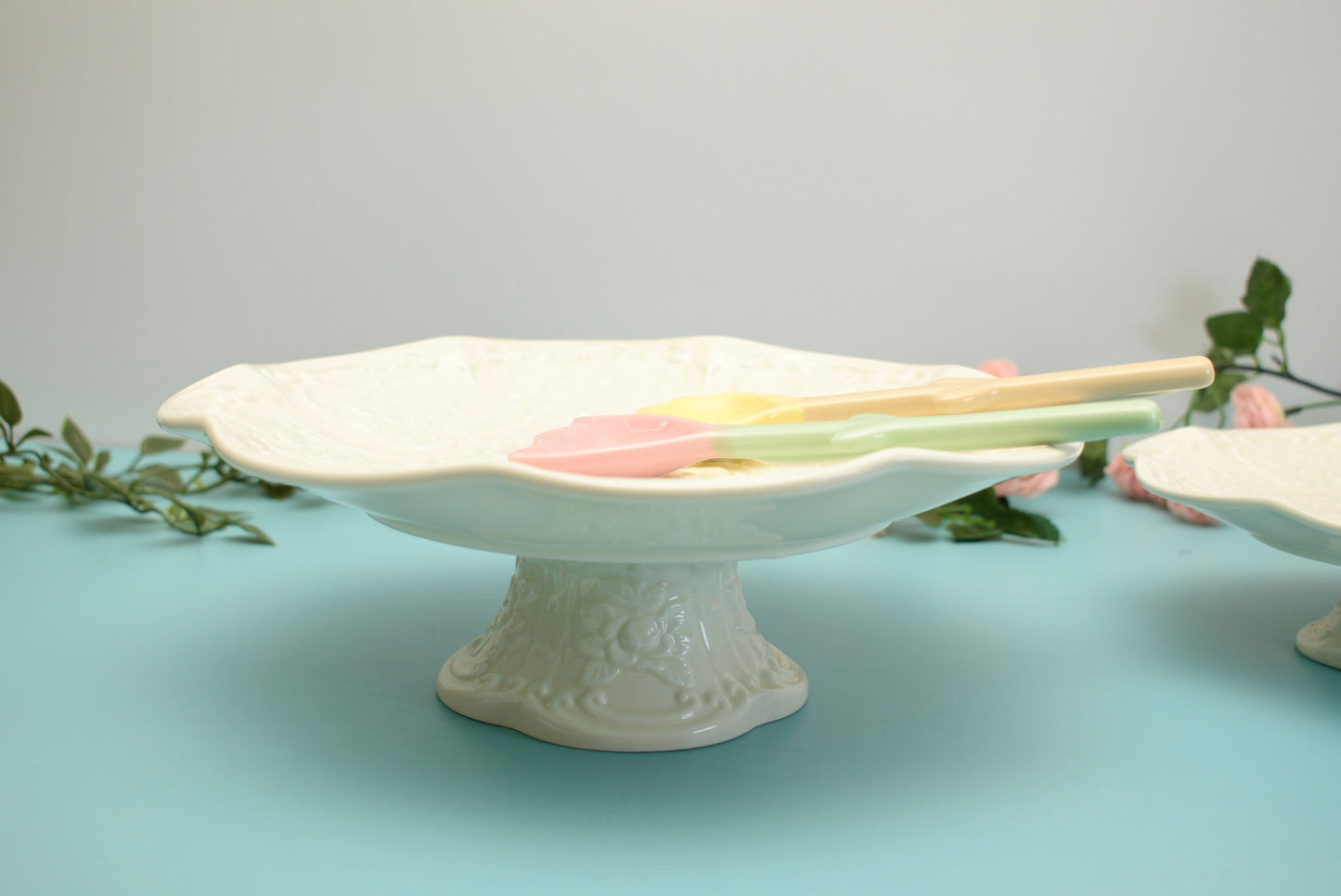 'Brittany' White Cake Stand Big - Peppylittlethings.com