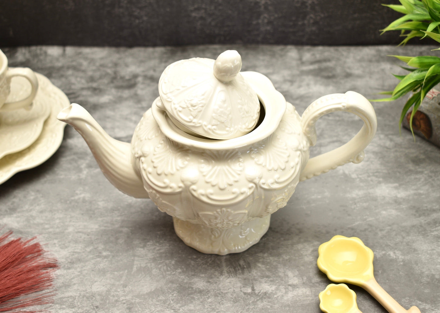 https://peppylittlethings.com/cdn/shop/products/brittany-white-ceramic-teapot-165419.jpg?v=1692435507&width=1445