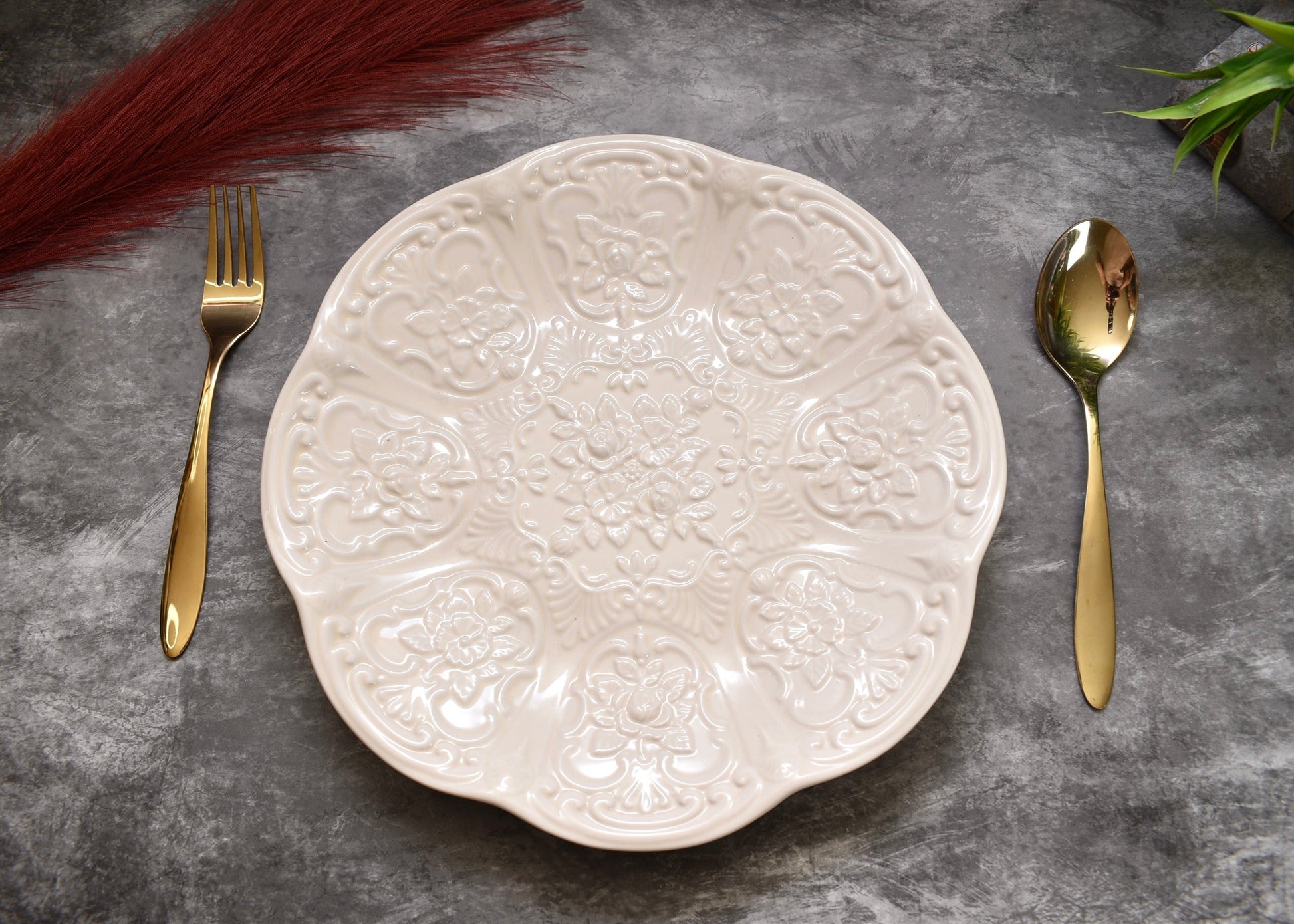 'Brittany' White Ornate Ceramic Dinner Plate - Peppylittlethings.com