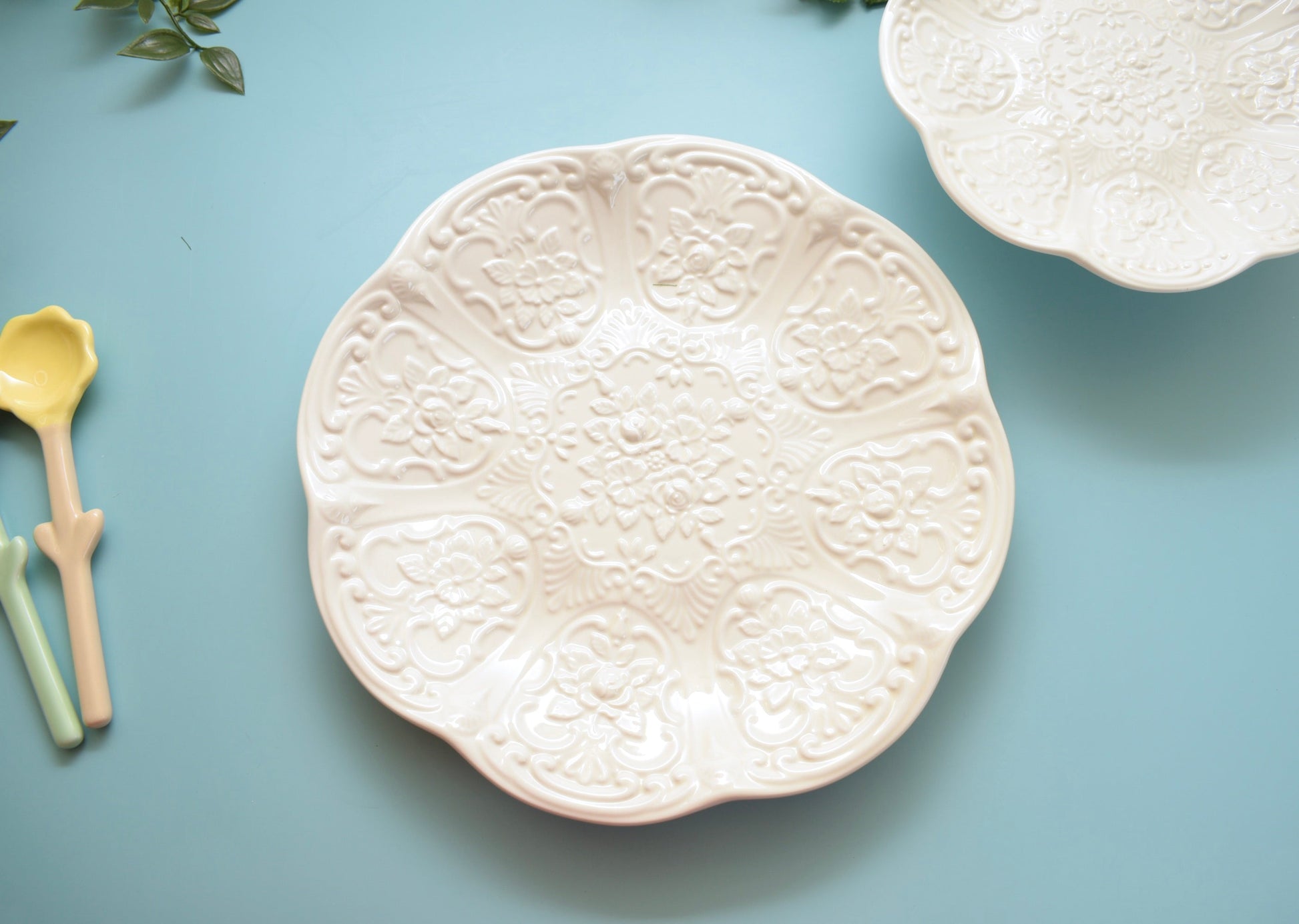 'Brittany' White Ornate Ceramic Dinner Plate - Peppylittlethings.com