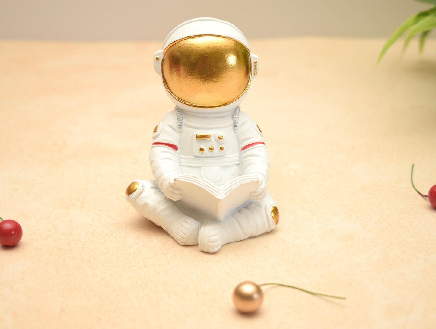 'Little Astronaut' Phone Holder Model 2 - Peppylittlethings.com