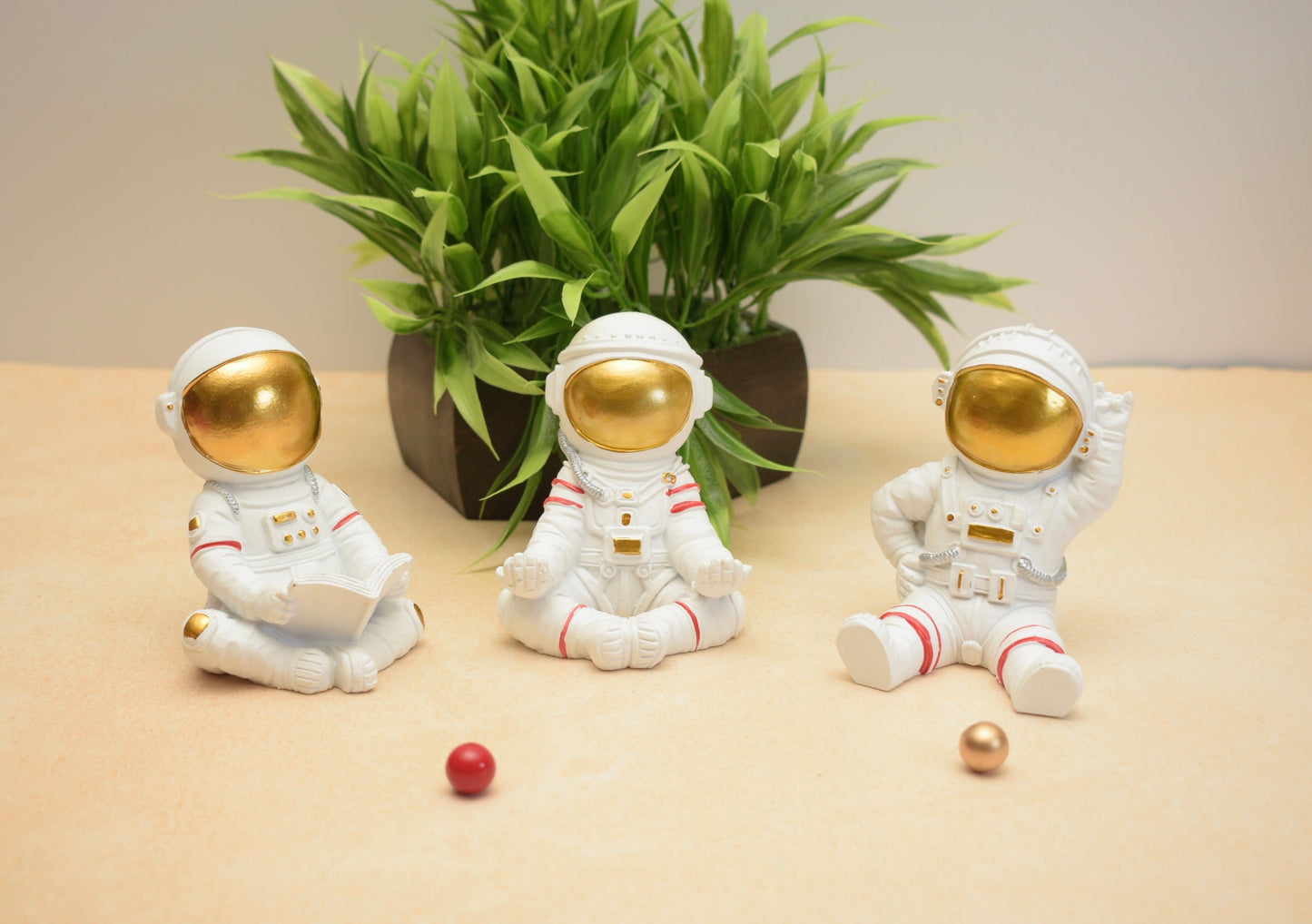 'Little Astronaut' Phone Holder Model 2 - Peppylittlethings.com